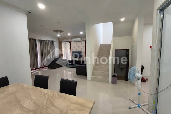 disewakan rumah 2 lantai full furnished di villa panbil residence - 3