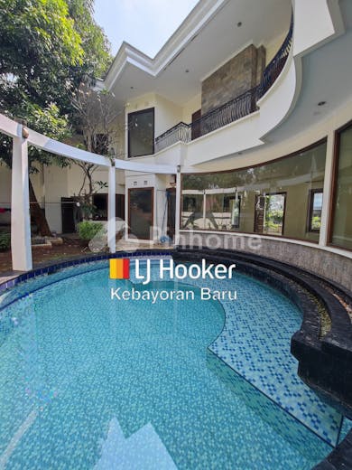 disewakan rumah tropicalis modern di patra kuningan  jakarta selatan - 1