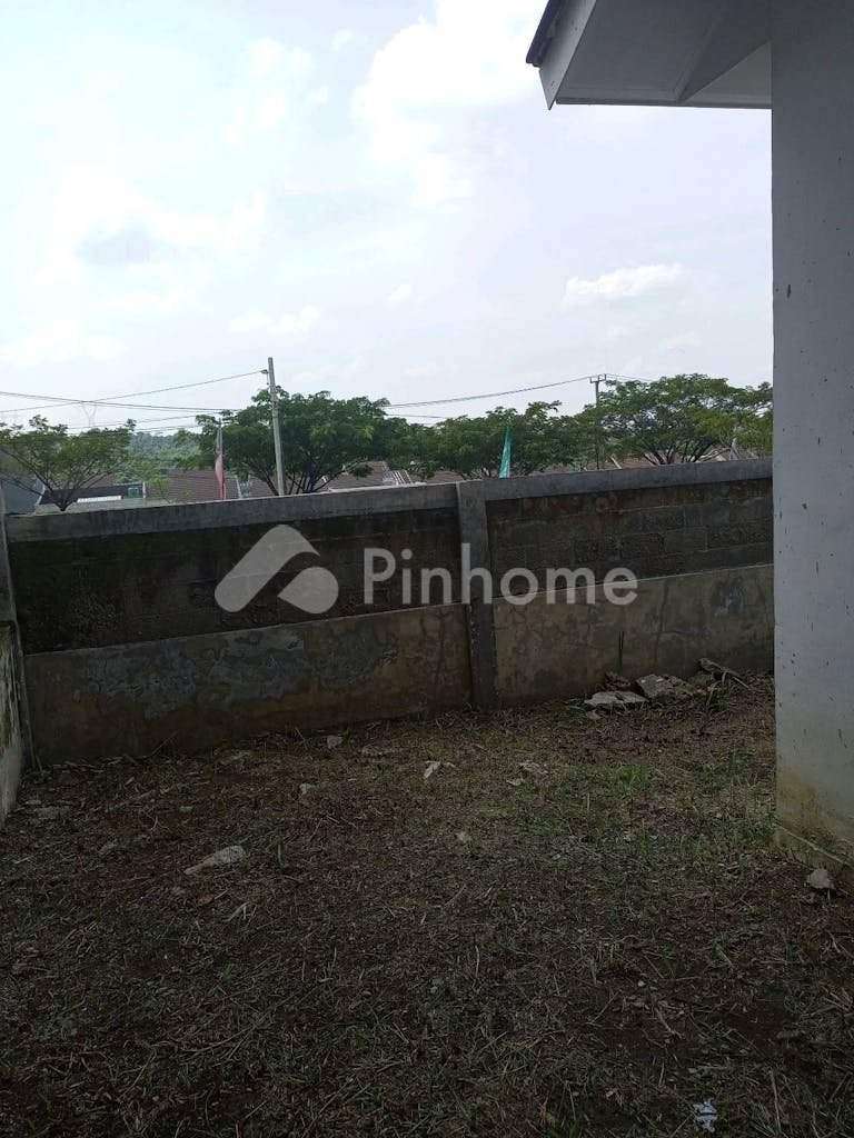 dijual rumah di timur cibubur di jl  raya cileungsi - 6