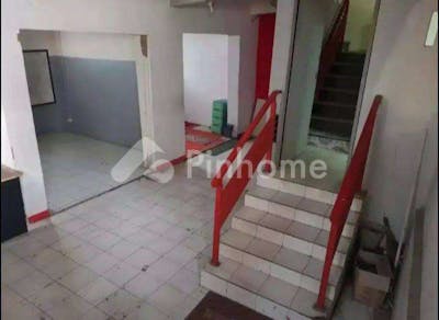 dijual ruko 3 lantai lokasi strategis di jl  gatot subroto - 3