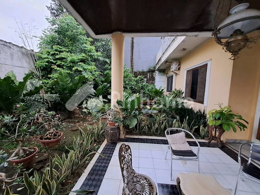 dijual rumah tanah luas bonus kost lokasi strategis di jl  siaga - 18