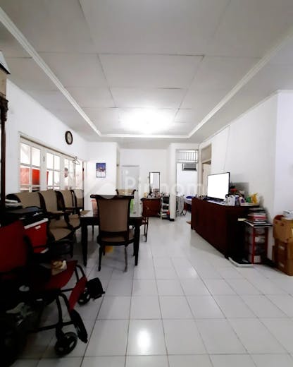 dijual rumah sektor 3 di jl  camar - 3