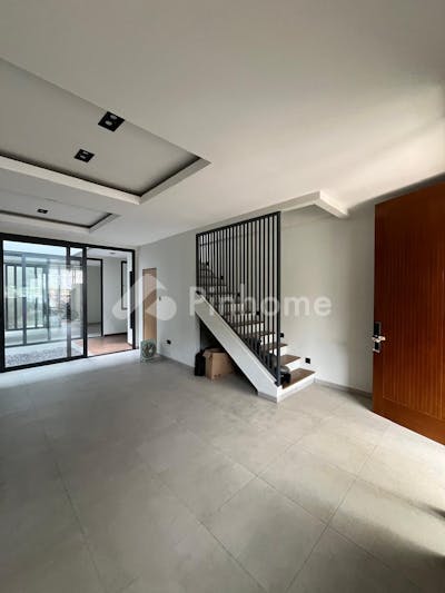 dijual rumah modern minimalis 2lti dalam komplek cinere di jl singgalang - 2