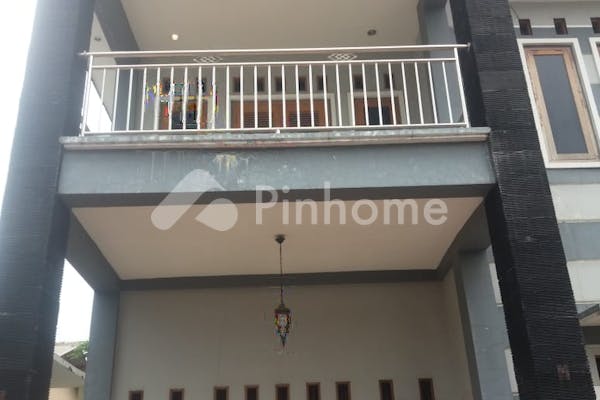 dijual rumah  nego  lokasi strategis di jl  arzimar iii - 1