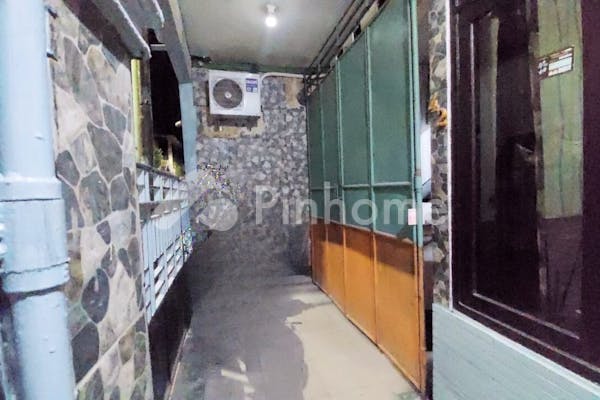 dijual rumah siap huni dekat rs di kedinding lor - 3