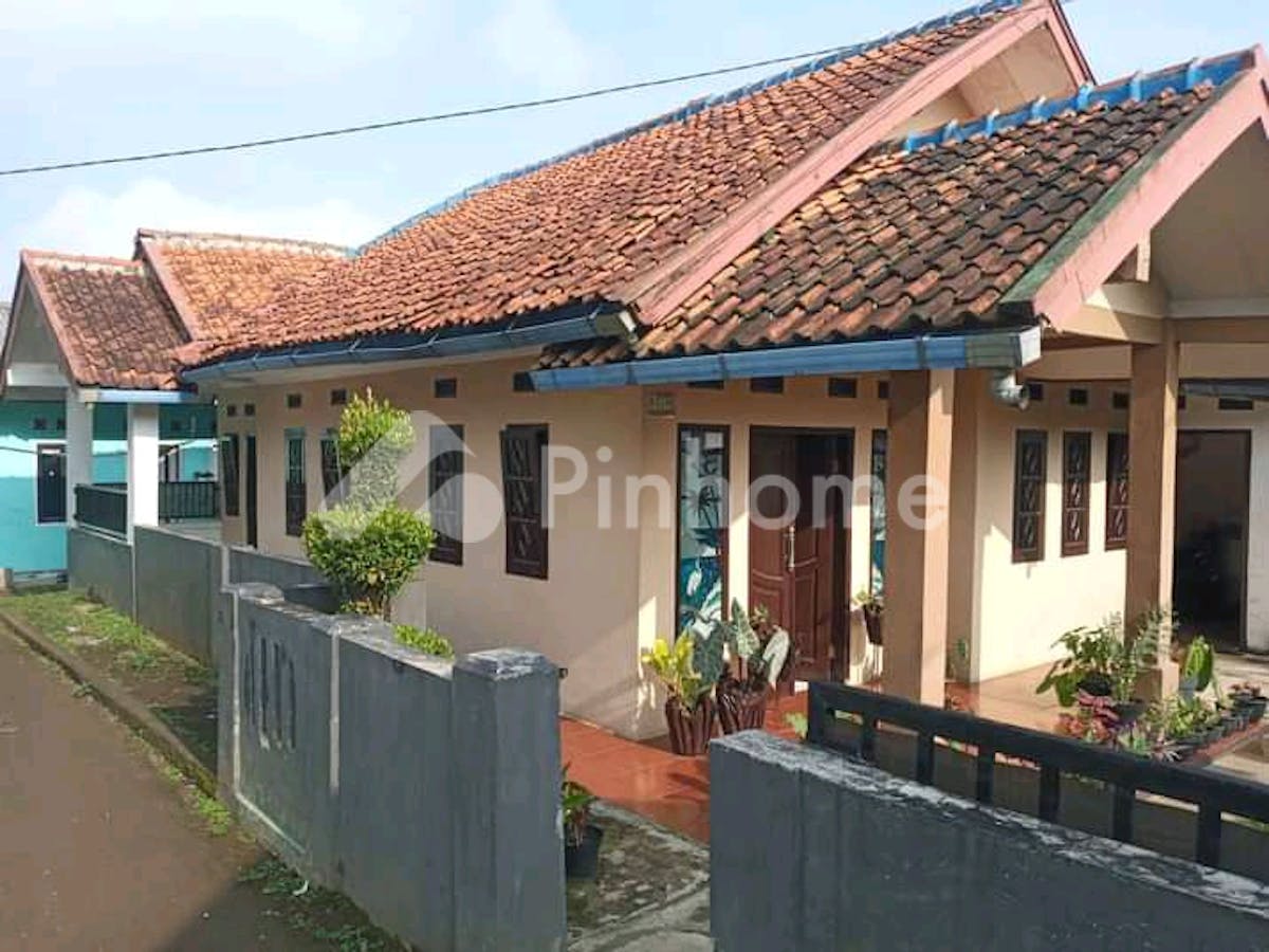 Dijual Rumah Klasik Siap Huni di Cilengkrang - Gambar 1