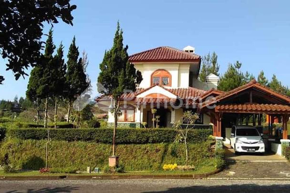 similar property dijual rumah villa lingkungan asri di jl  montana iii no  10 - 1