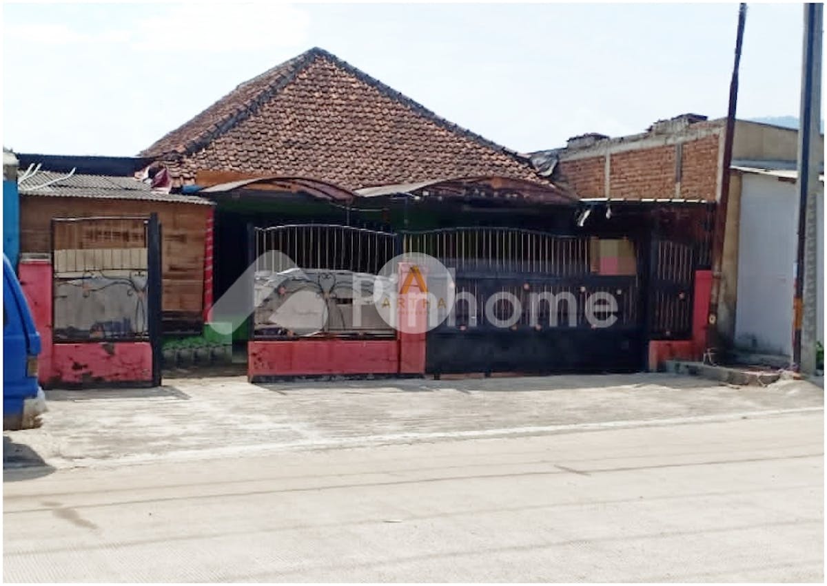 Dijual Rumah Lokasi Strategis Dekat Pasar di Jl. Bumi Karya Ciparay - Gambar 1