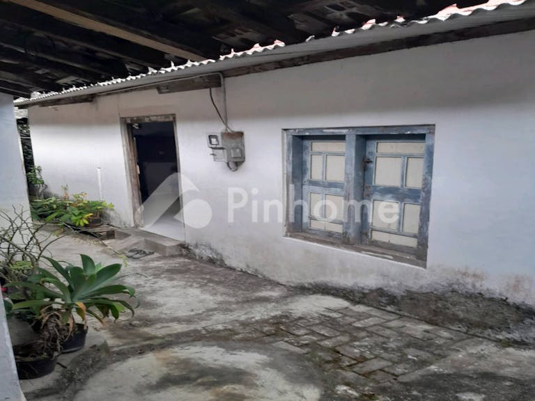 dijual rumah 3kt 110m2 di jalan nogosari lor iii 412 yogyakarta - 1