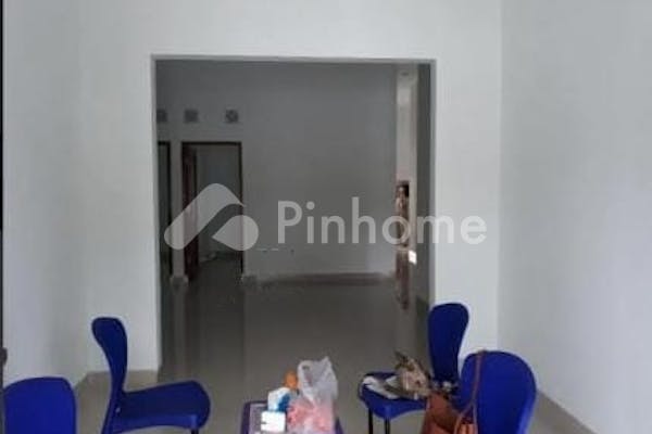 disewakan rumah   kantor   gudang   strategis di jalan merapi utara 2 no  4c  nusukan solo - 2