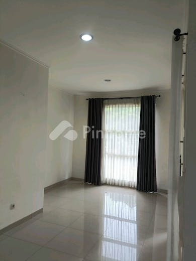 dijual rumah di survana sutera di suvarna sutera cluster bahana 8 - 2