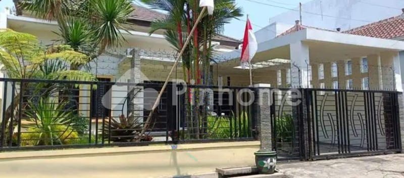 dijual rumah lokasi super strategis di cengger ayam - 1