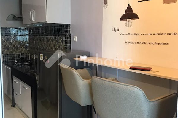 dijual apartemen 1br bukan studio furnish di metropolis tenggilis mejoyo - 1