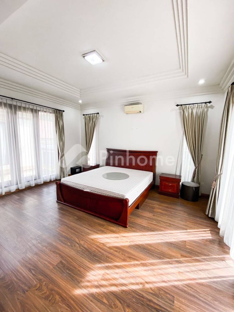 dijual rumah 2 lantai full furnish siap pakai di villa panbil residences - 5