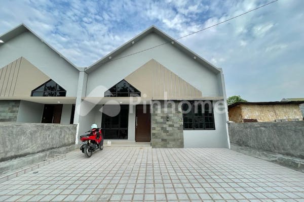 dijual rumah jl stella raya di stella permata residence - 3