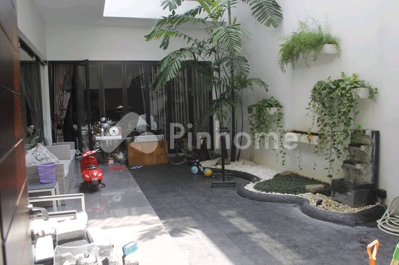 dijual rumah 10kt 380m2 di turangga - 6