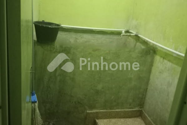 dijual rumah  bedeng kos kosan di jln ali sudin rt 33 rw 08 - 4