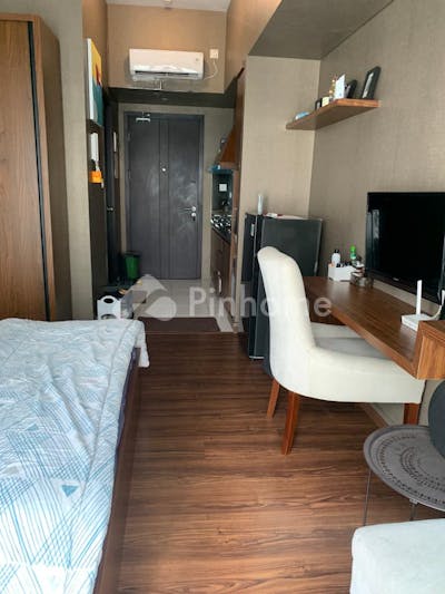 dijual apartemen lokasi strategis dekat mall di casa de parco - 3