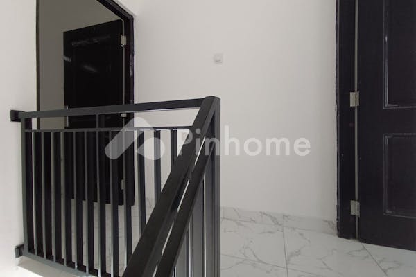 dijual rumah 2 lantai jakarta timur di jl raya condet - 7