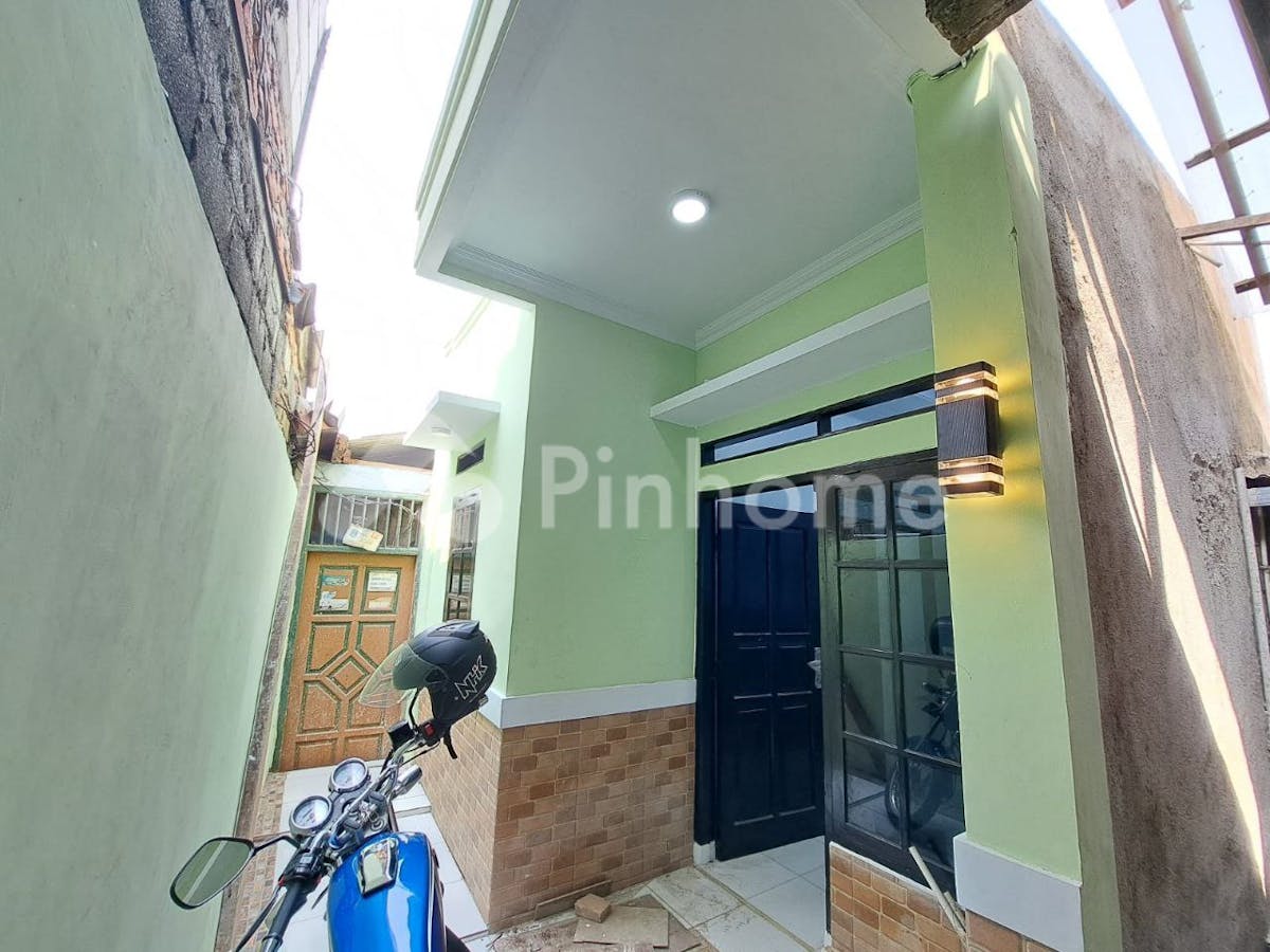 Dijual Rumah Siap Huni Dekat Tol Bintara di Jl. Bumi Raya - Gambar 1