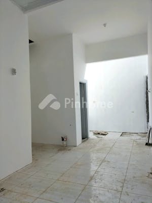 dijual rumah murah minimalis dekat stasiun di two residence - 4