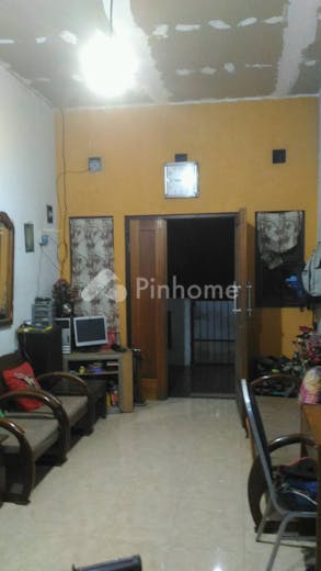 dijual rumah komersil  di jl raya cibarusah  perum ksb blok e16 - 1