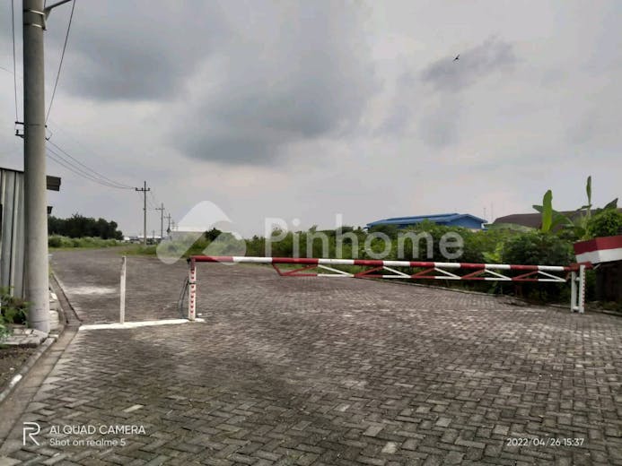dijual tanah komersial lokasi strategis di bpp storehouse and industrial estate  jl  raya mayjend bambang juwono - 1