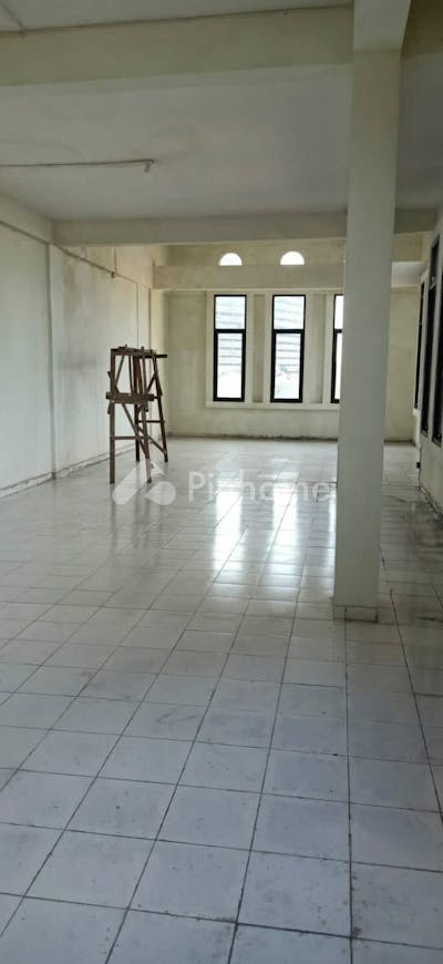 dijual ruko lokasi bagus dekat transmart di jl  bung tomo - 2