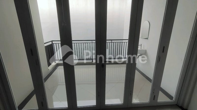 dijual rumah 4kt 112m2 di jl sakura - 9