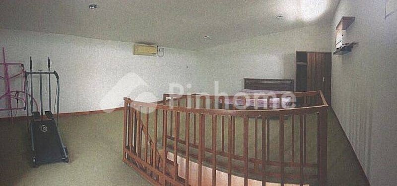 dijual rumah lingkungan asri dekat golf di jl  bukit indah raya - 14