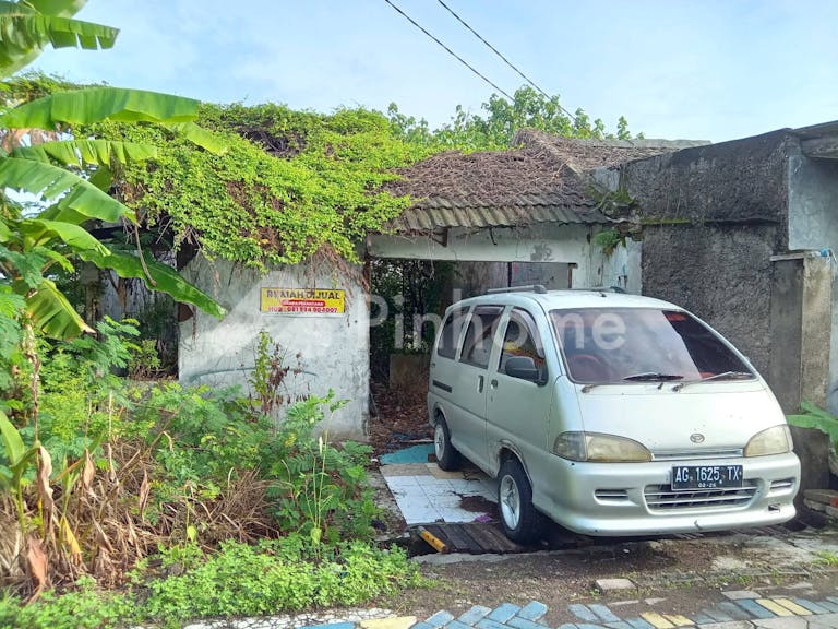 dijual rumah second di perumahan griya amarta permai - 3