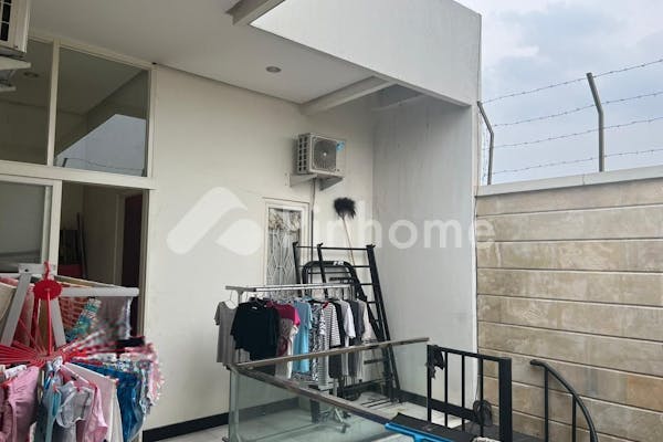 dijual rumah istimewa minimalis full furnished di petemon di jalan petemon - 8