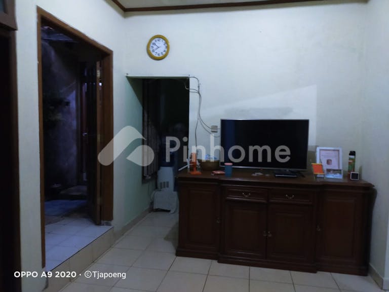 disewakan rumah di kontrakan atau di jual di jln raya pasar kecapi rt02 06 no 129 - 6