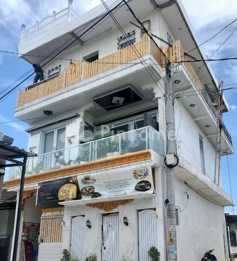 dijual rumah keren dengan kolam renang anak dan rooftop cantik di katapang - 1