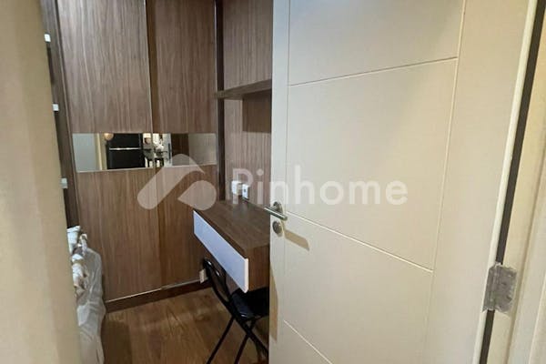 dijual apartemen 2 bedroom full furnished murah di apartemen tanglin - 10