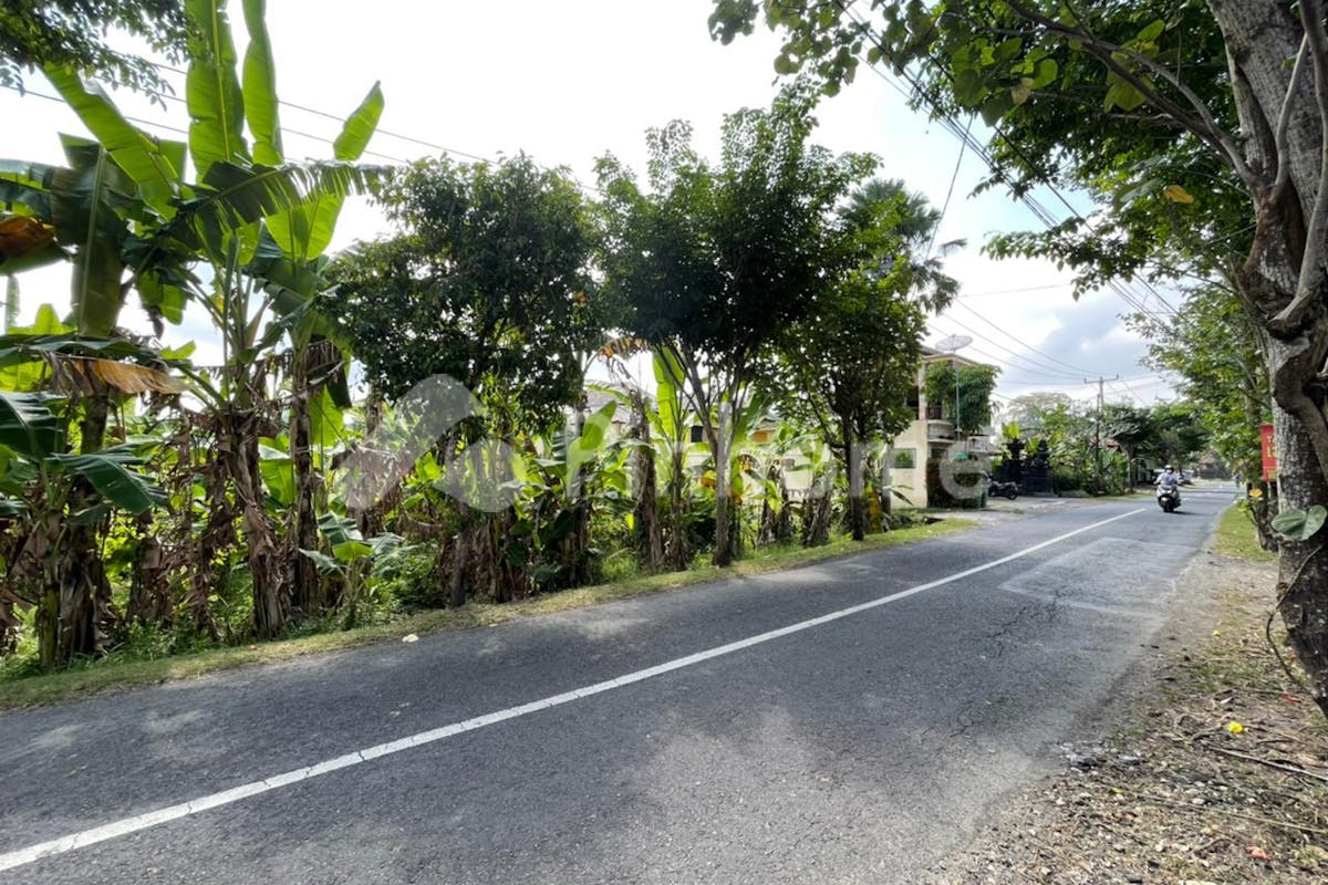 similar property dijual tanah komersial sangat cocok untuk investasi di jl  raya tumbakbayuh - 4