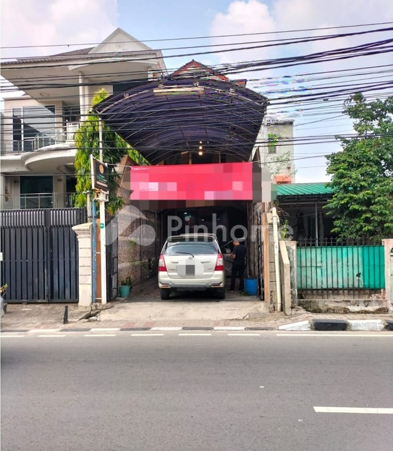 dijual rumah via lelang pinggir jalan raya di utan kayu selatan - 1