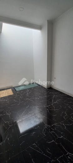 dijual rumah baru di jln alam elok  view hotel intercontinental di pondok pinang - 44