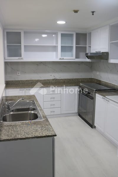 disewakan apartemen terawat 3 bedrooms di bukit golf pondok indah  di pondok pinang - 4