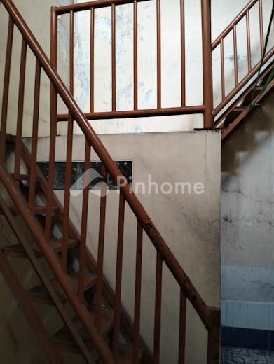 dijual rumah 2kt 108m2 di taman surya 3 jakarta barat - 7