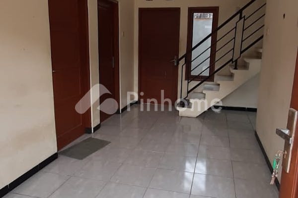 dijual rumah second 2 lantai di jl brigjen katamso kartasura - 2