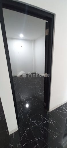 dijual rumah baru di jln alam elok  view hotel intercontinental di pondok pinang - 28