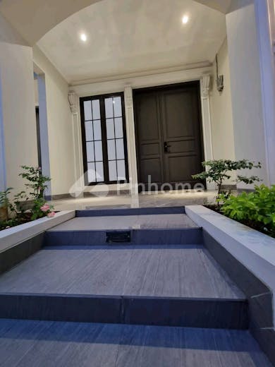 dijual rumah mewah american classic di kembangan  jakarta barat - 14