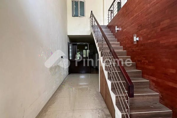 dijual rumah sangat strategis di serpong - 8