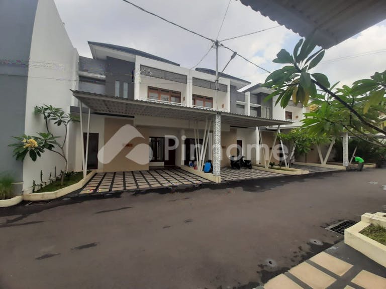 dijual rumah 4kt 105m2 di jl ciganjur - 1