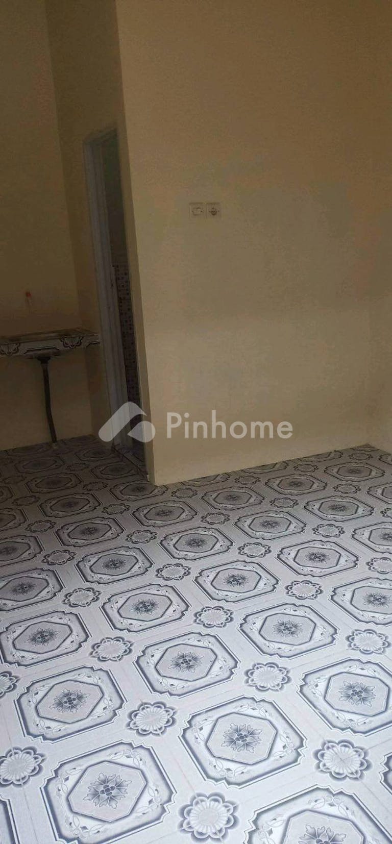 dijual rumah petakan kontrakan 3pintu di jl  maulana hasanudin - 3