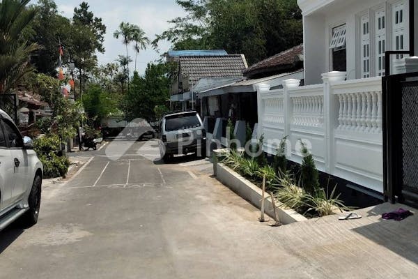 dijual rumah minimalis klasik modern di jalan duku 1 - 16