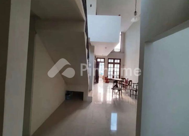 dijual rumah 2 lantai lokasi strategis di araya malang - 8