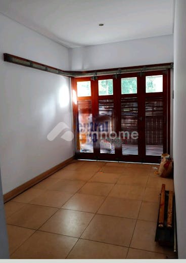 dijual rumah 2 lantai bagus siap huni semi furnished shm di citra gran cibubur - 11