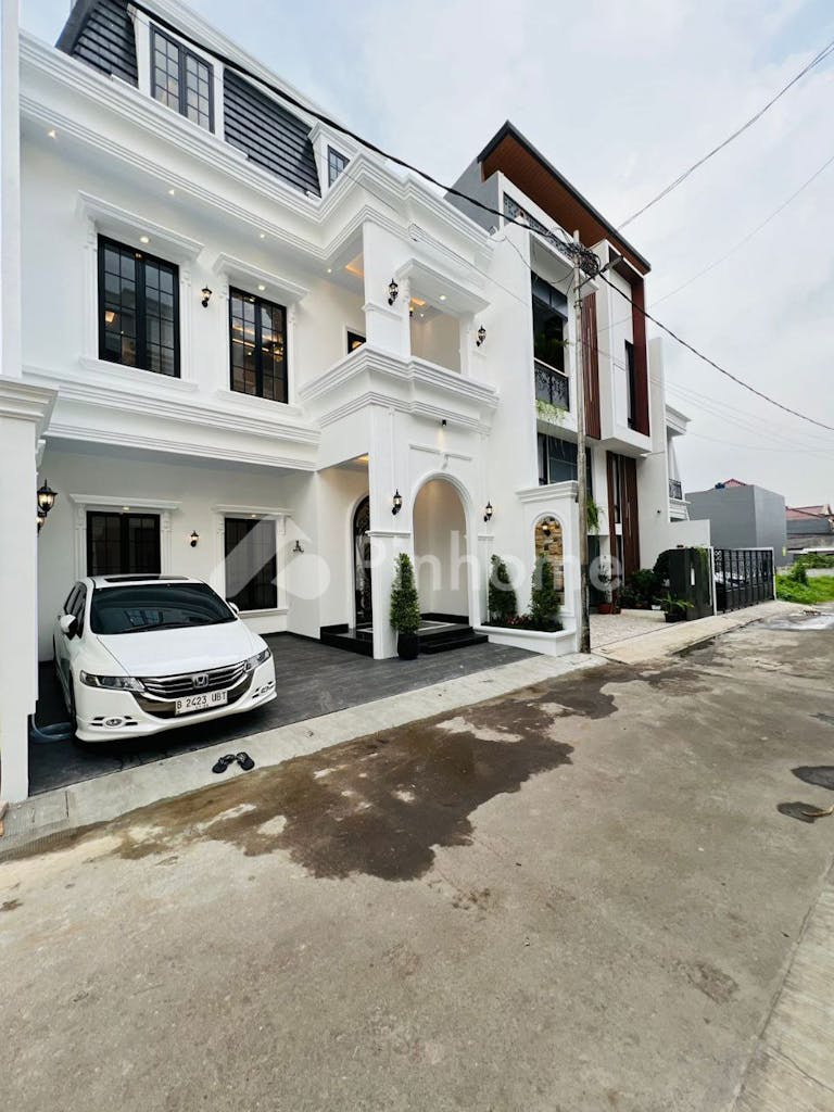 dijual rumah dekat gerbang toll andara jakarta selatan di jl moch kahfi 2 - 11